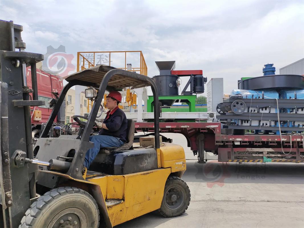 深耕有機肥設備制造，鄭州騰科機械提供喂料機與翻堆機全套解決方案